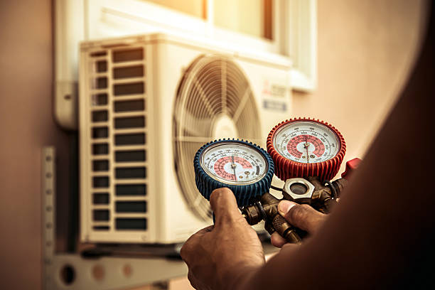 Professional Hvac technician working in Haines City, FL